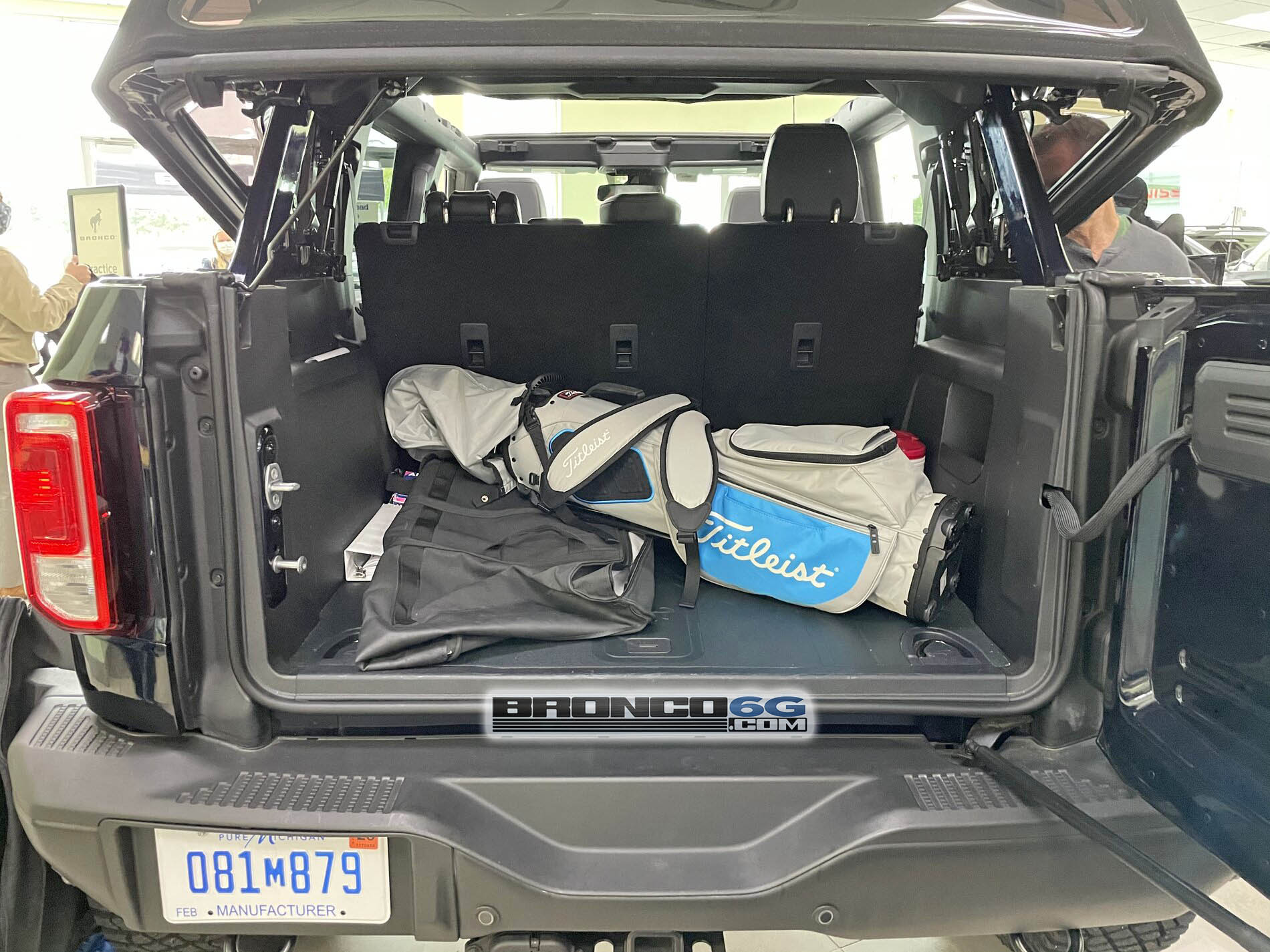 Golf Clubs Bag test they fit in 2021 Bronco 4door cargo area! ⛳️
