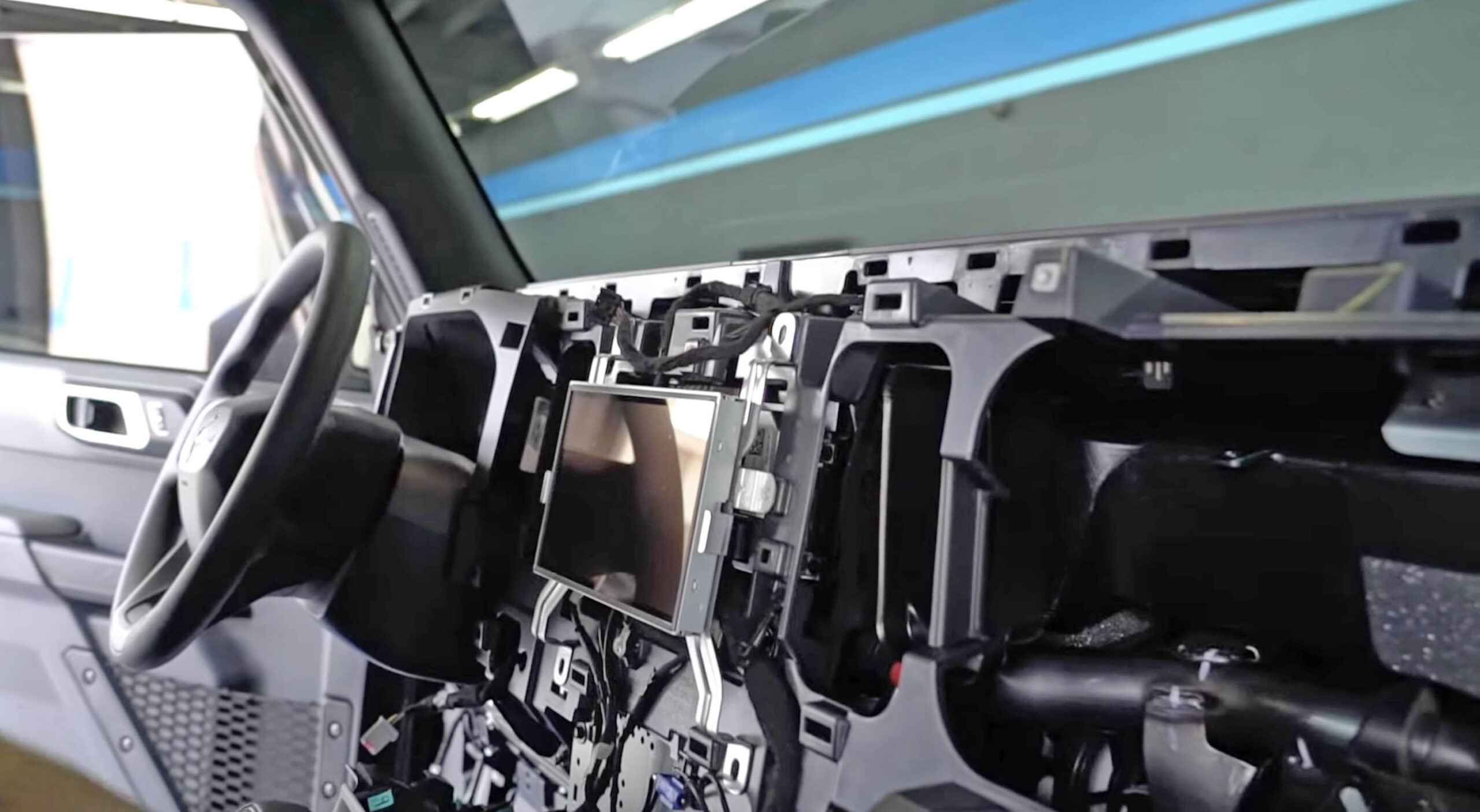 Dash and display / radio removal stepbystep DIY video Bronco6G