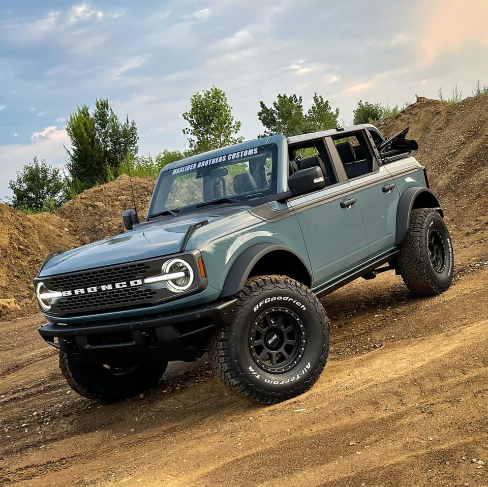 Bronco Badlands Sasquatch on 37’s + Maxlider Brothers 4” lift kit