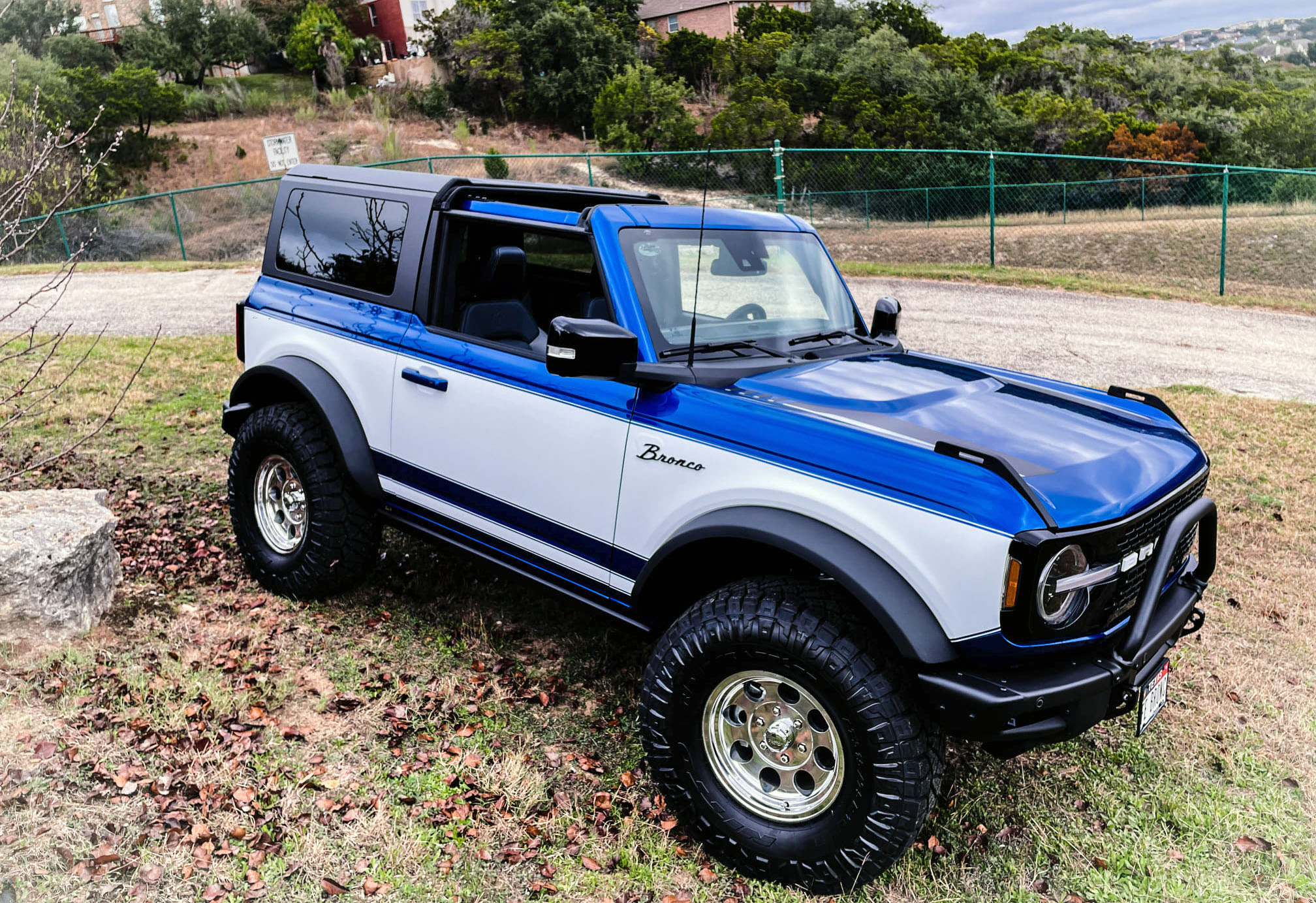 Retro classic 2toned 2door build inspired by Bronco II Bronco6G