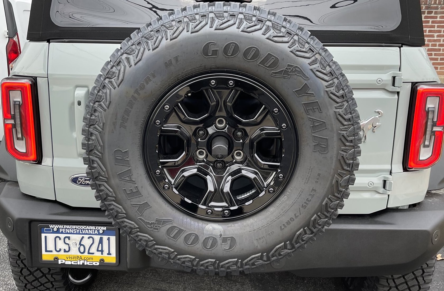 Painted my beadlock beauty rings gloss black (Sasquatch wheels