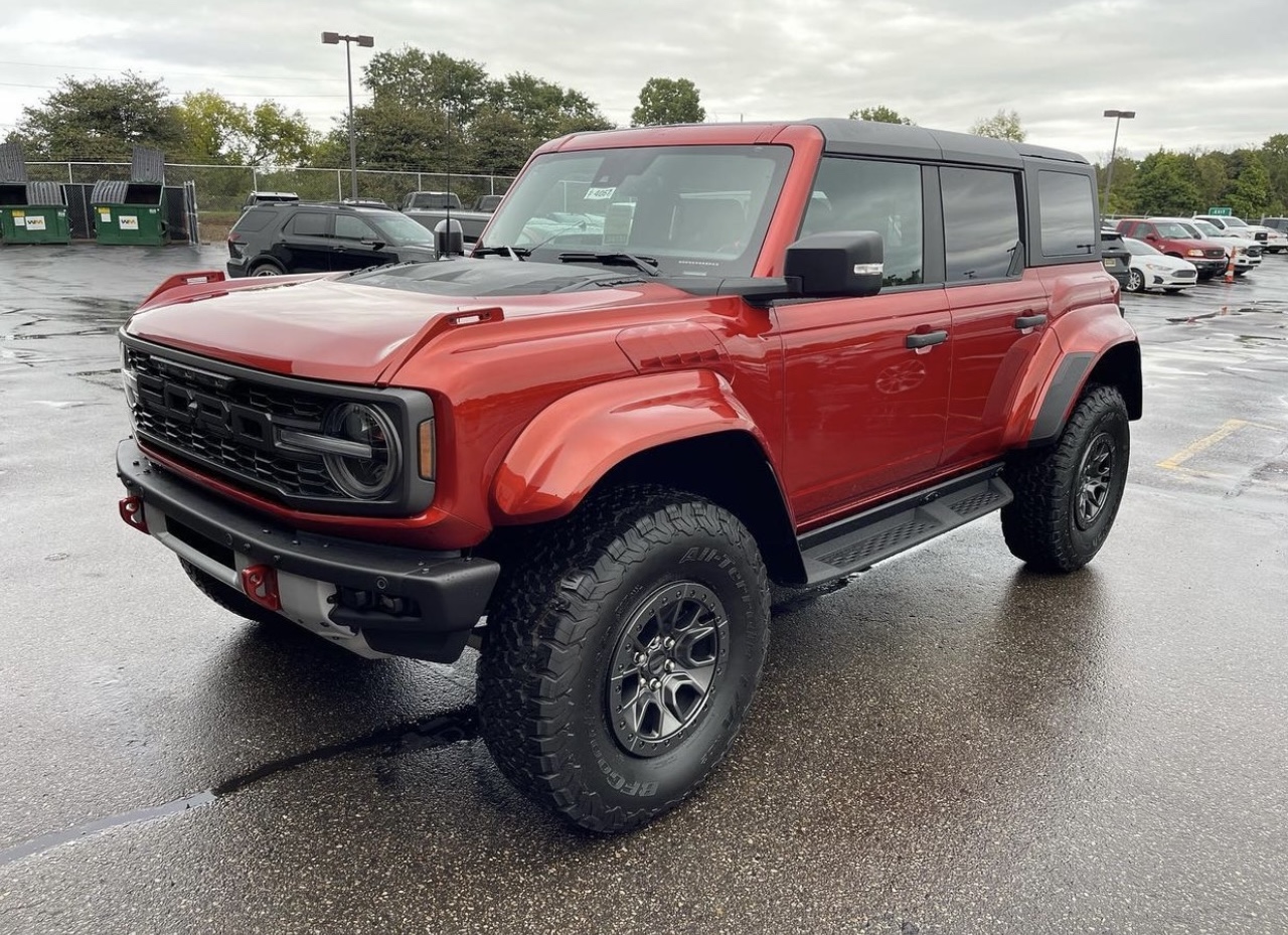 First Bronco Raptor with painted fender flares & trail sights [Hot