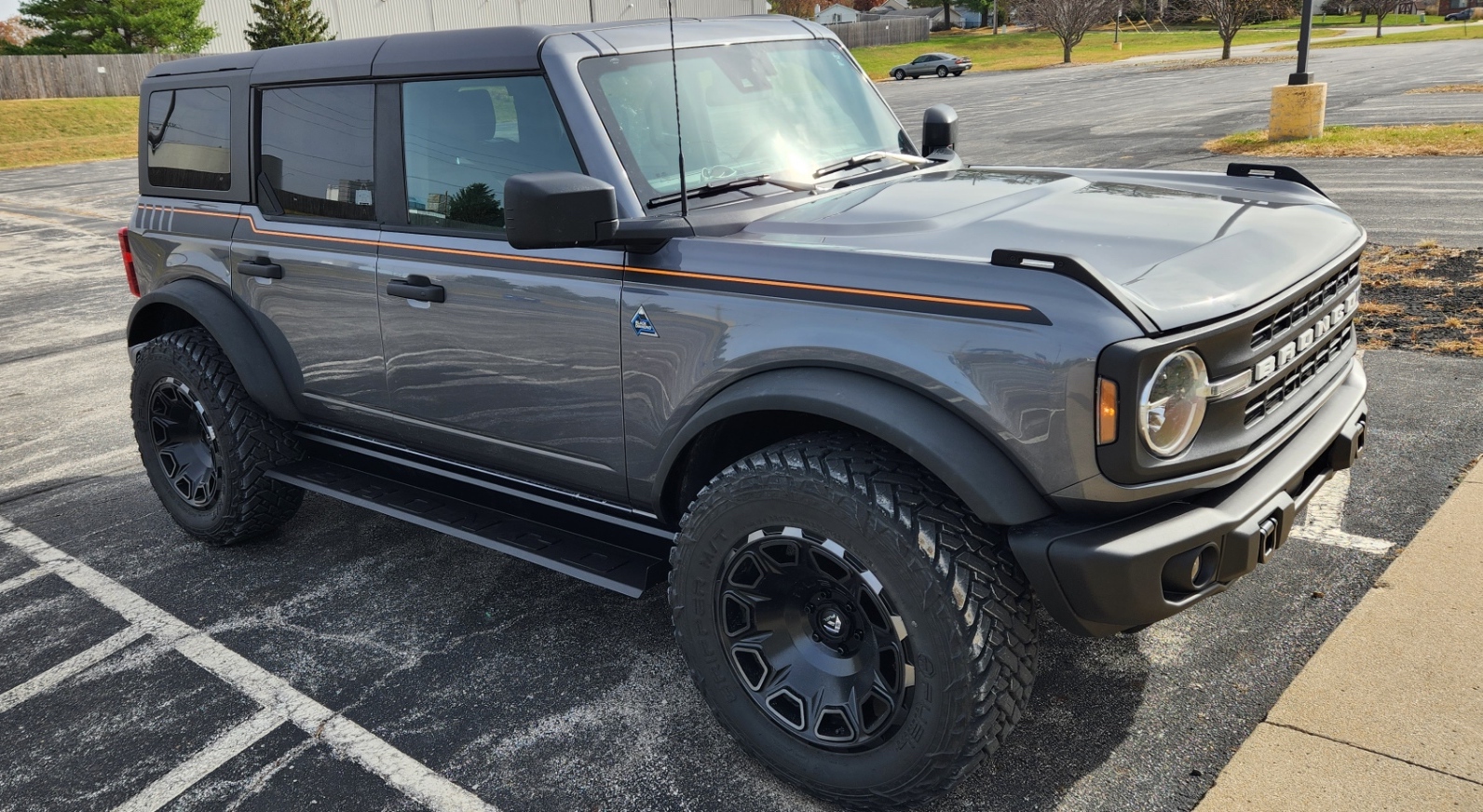 2022 Bronco Black Diamond on 35's no lift, custom running boards Page