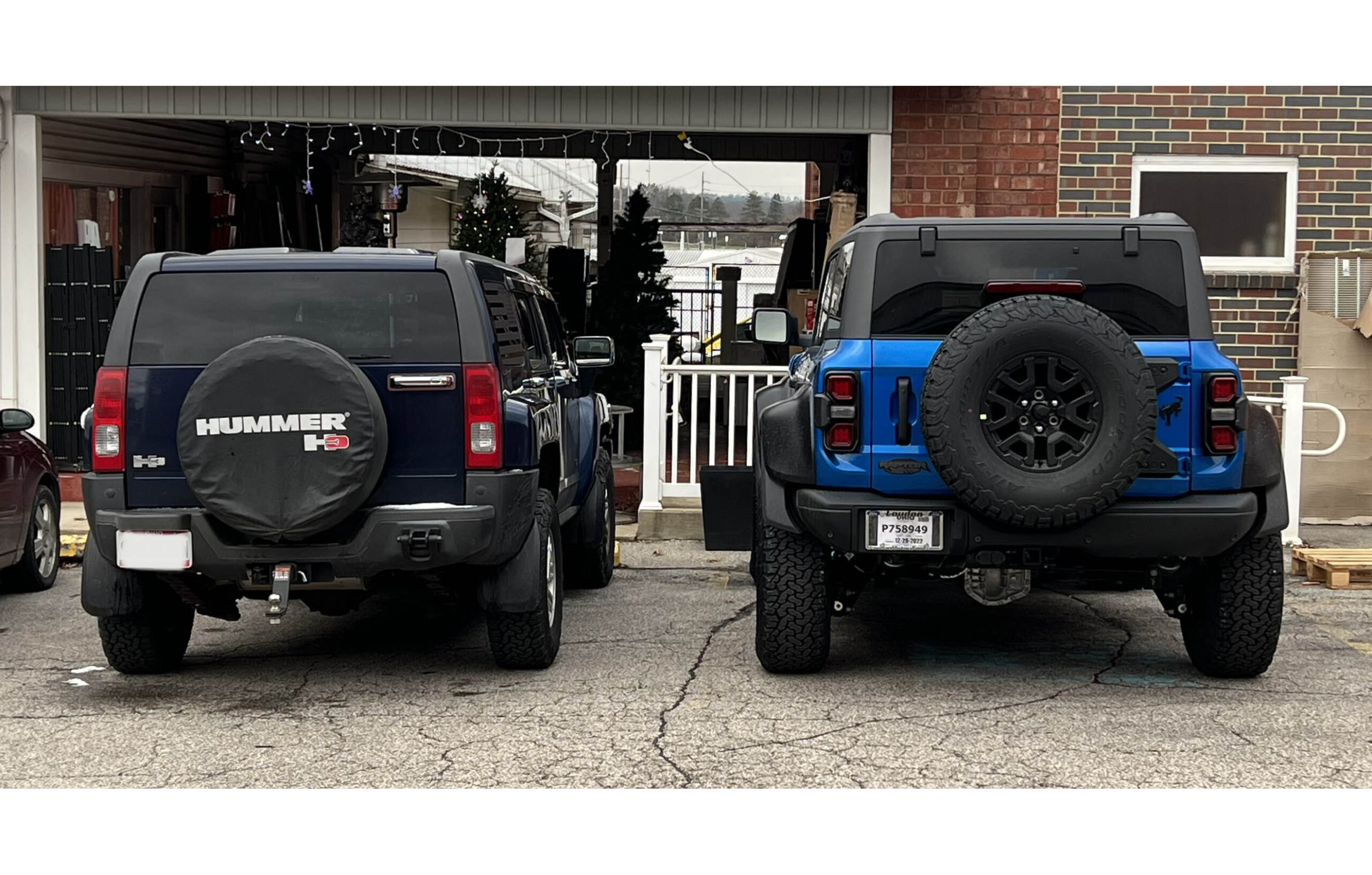 Bronco Raptor vs Hummer H3 size comparison | Bronco6G - 2021+ Ford Bronco &  Bronco Raptor Forum, News, Blog & Owners Community