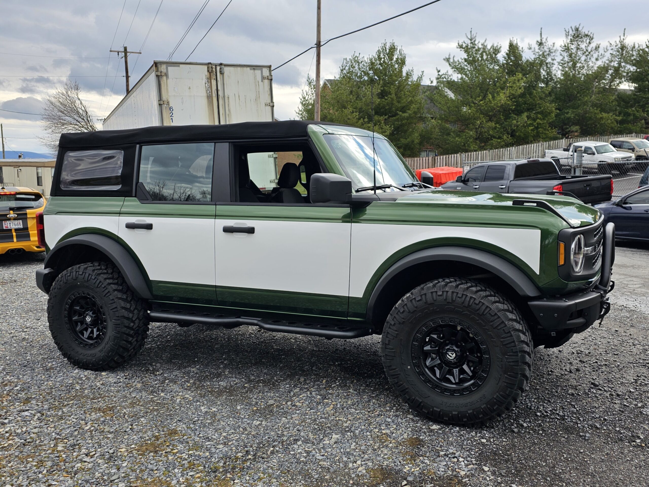 Custom Two-Tone Bronco | Bronco6G - 2021+ Ford Bronco & Bronco Raptor