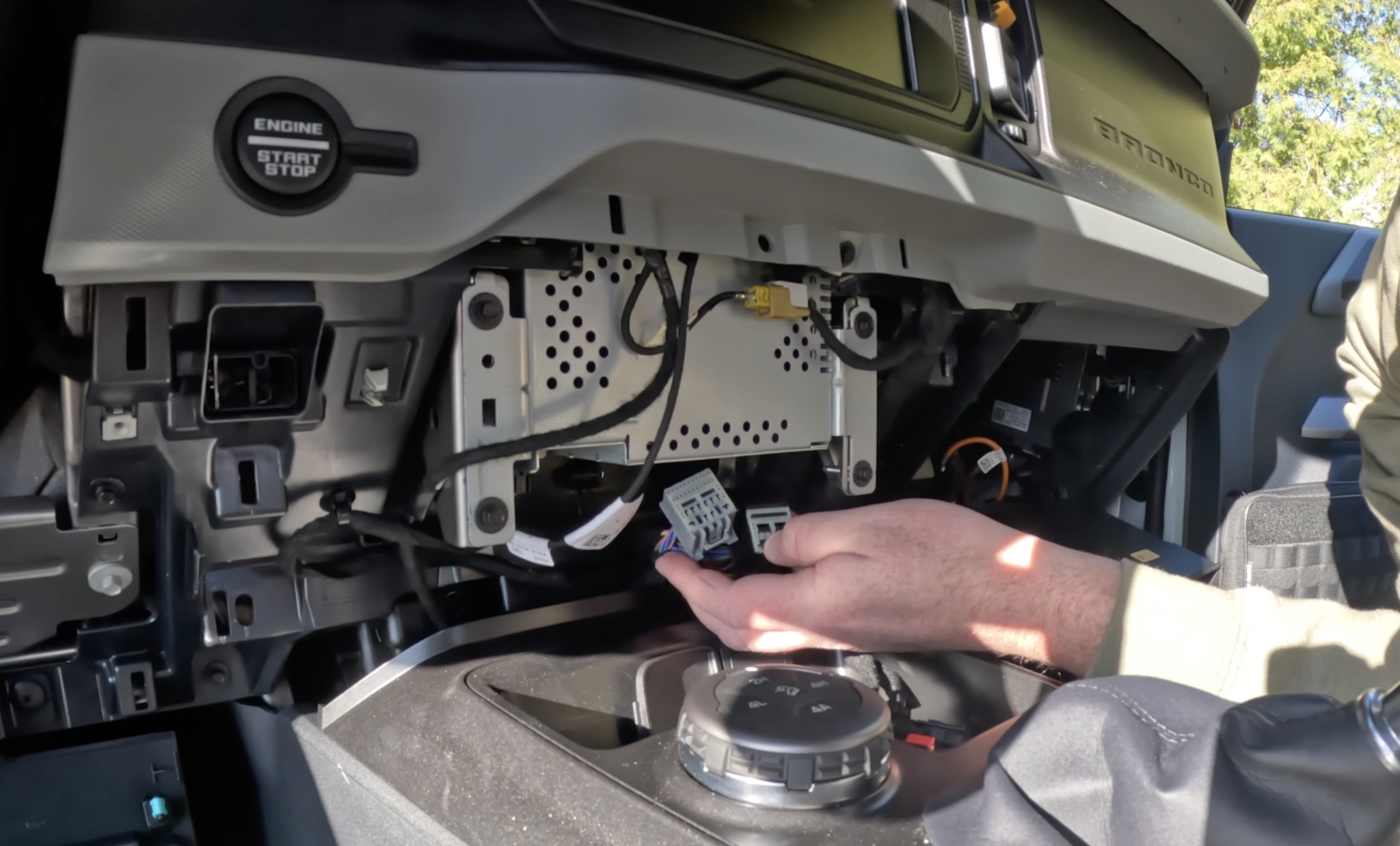 [HowTo] Amp Install Kicker Key 200.4 Bronco6G 2021+ Ford Bronco